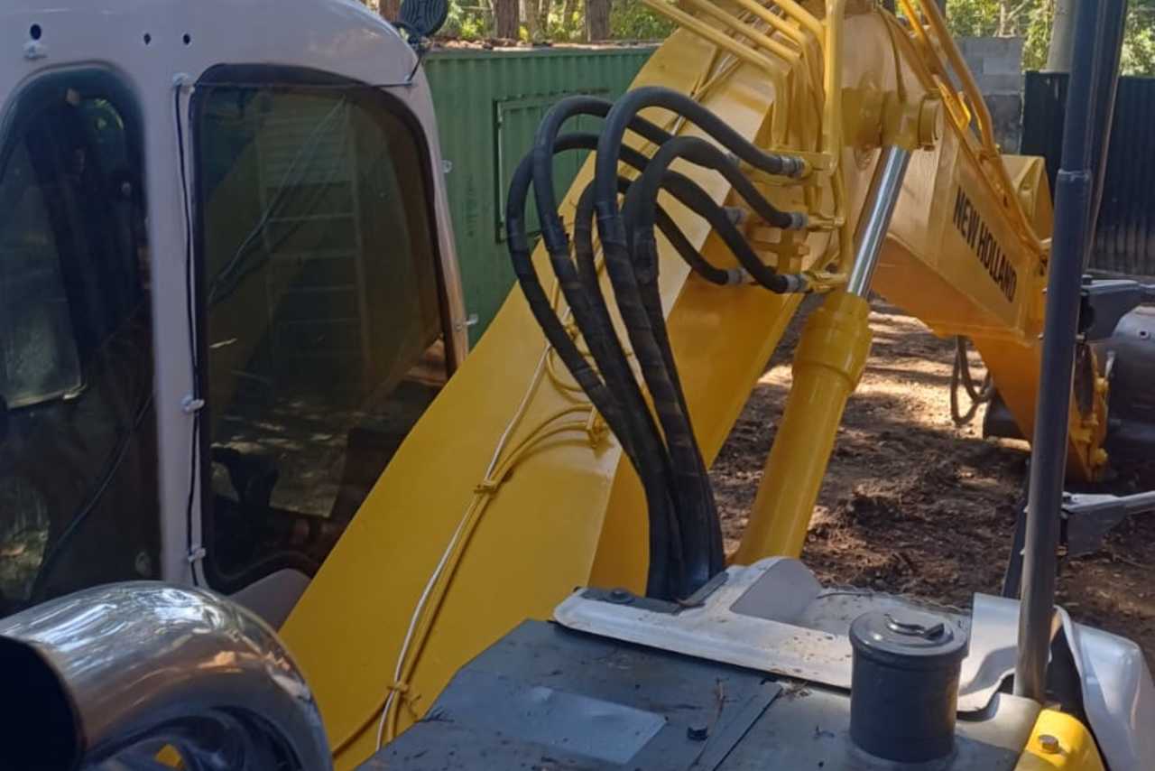 New Holland E135 - 20/13 4