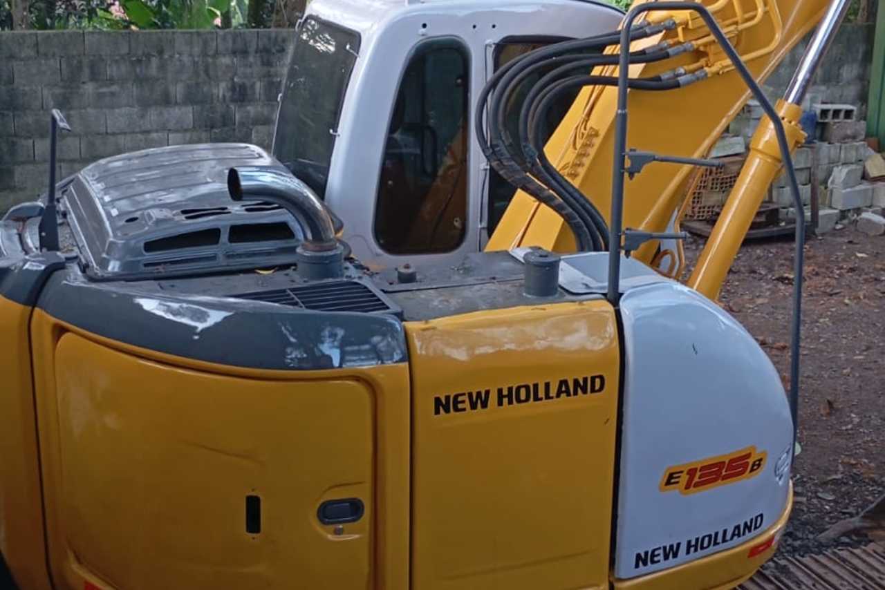New Holland E135 - 20/13 5