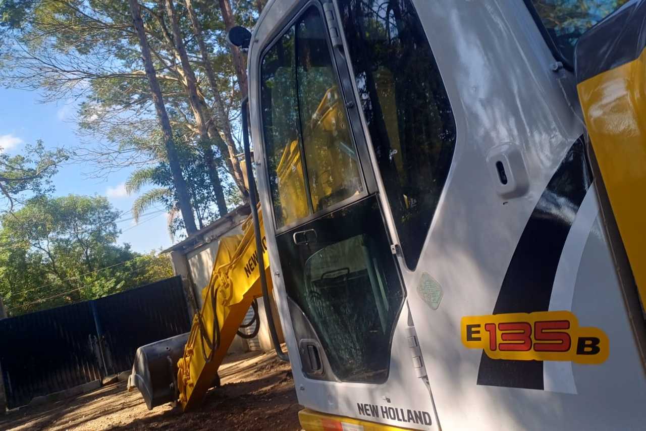New Holland E135 - 20/13 9