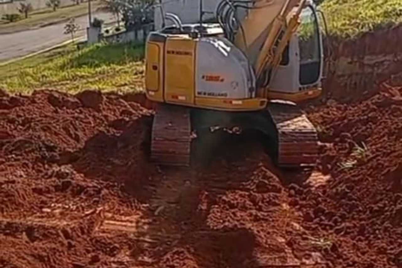 New Holland E135 - 20/13 10