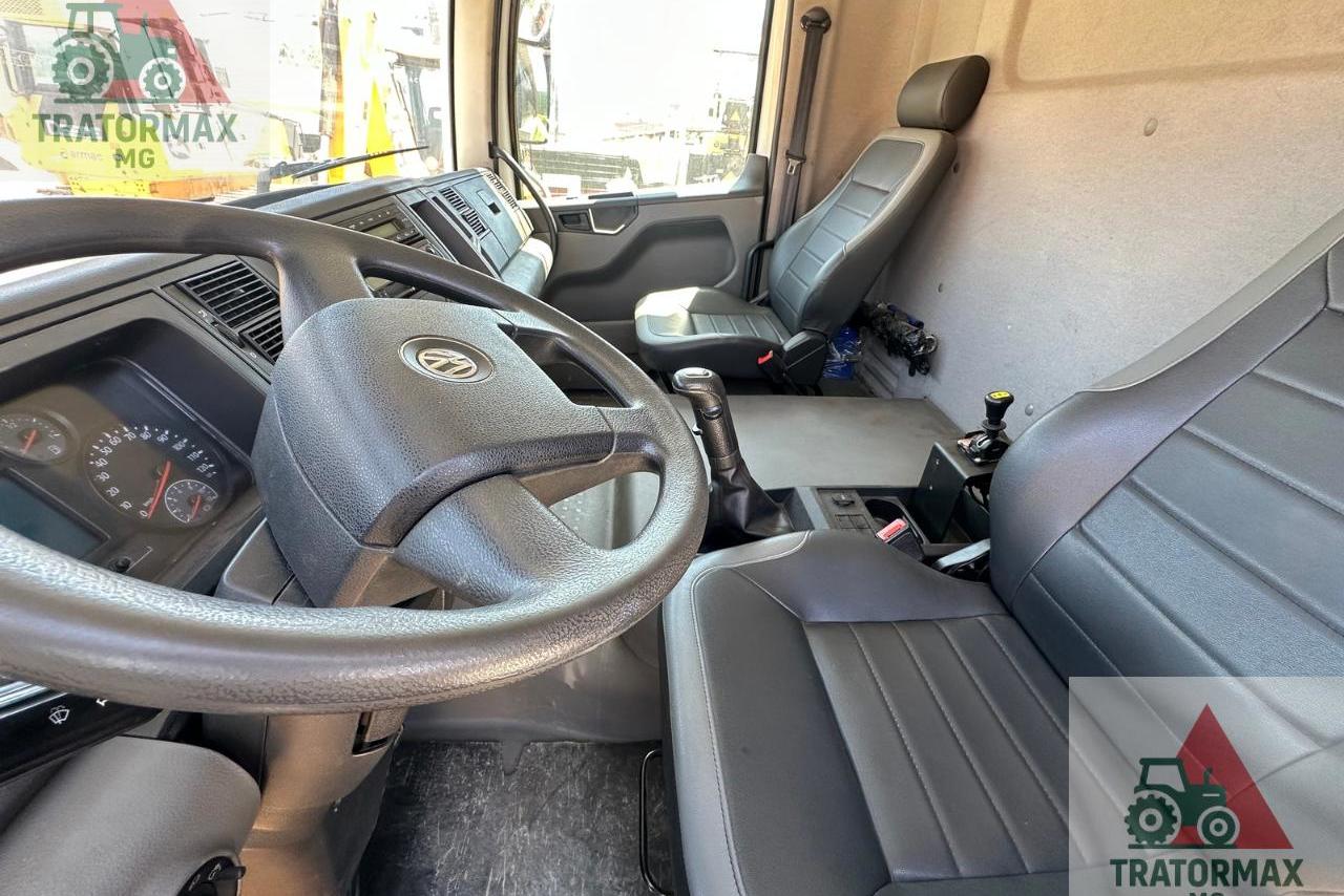 Volkswagen 31-330 E Constellation 6x4 - 22/22 5
