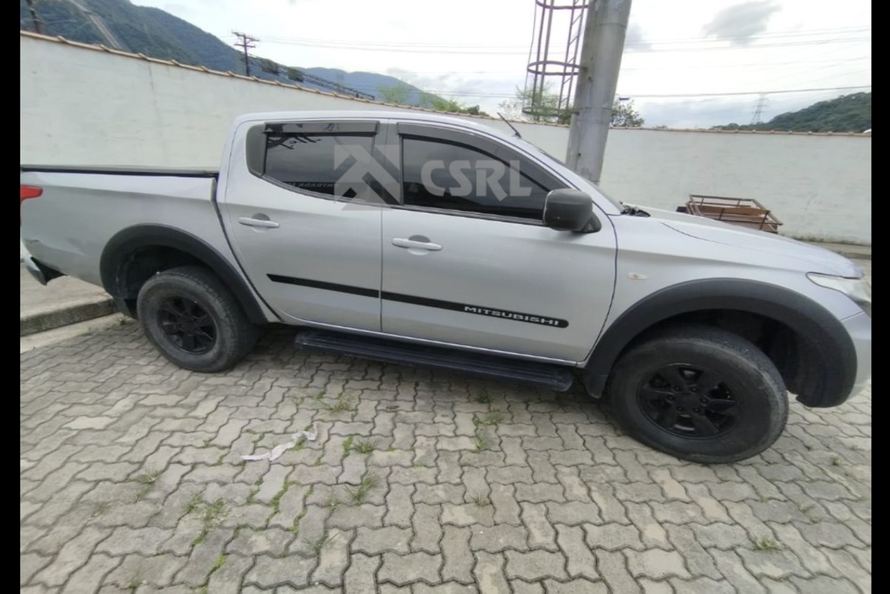 Mitsubishi Outros - 19/20 2