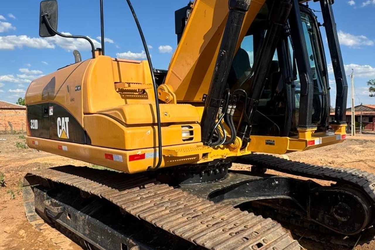 Caterpillar 320D - 12/12 10