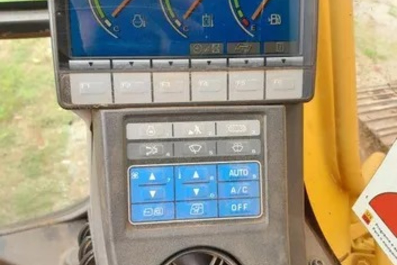 Komatsu PC240 - 18/18 11