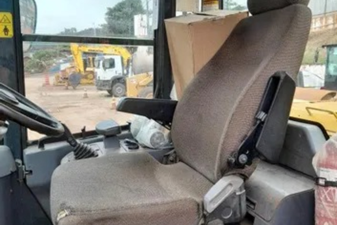 Komatsu  WA320 - 14/14 7