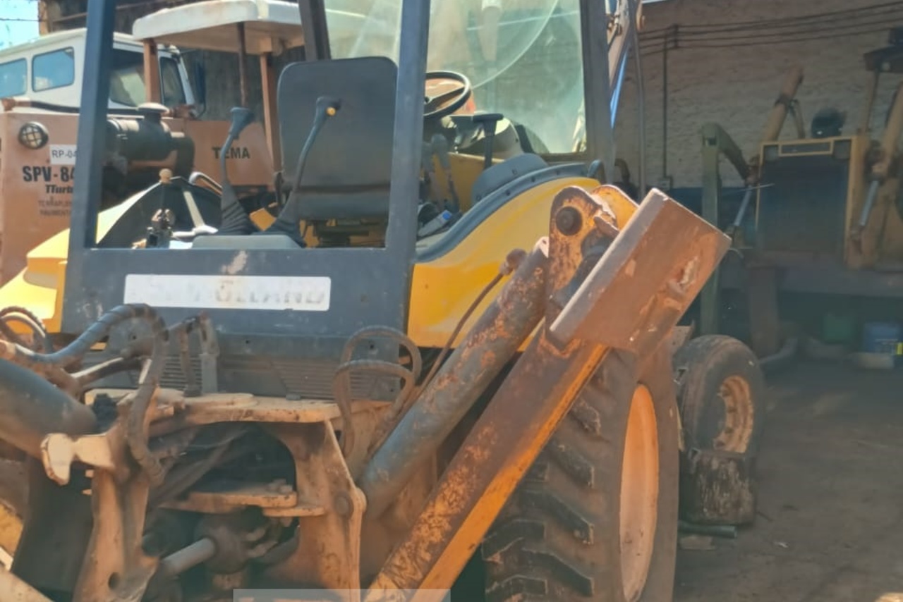 New Holland  LB90 - 07/07 7