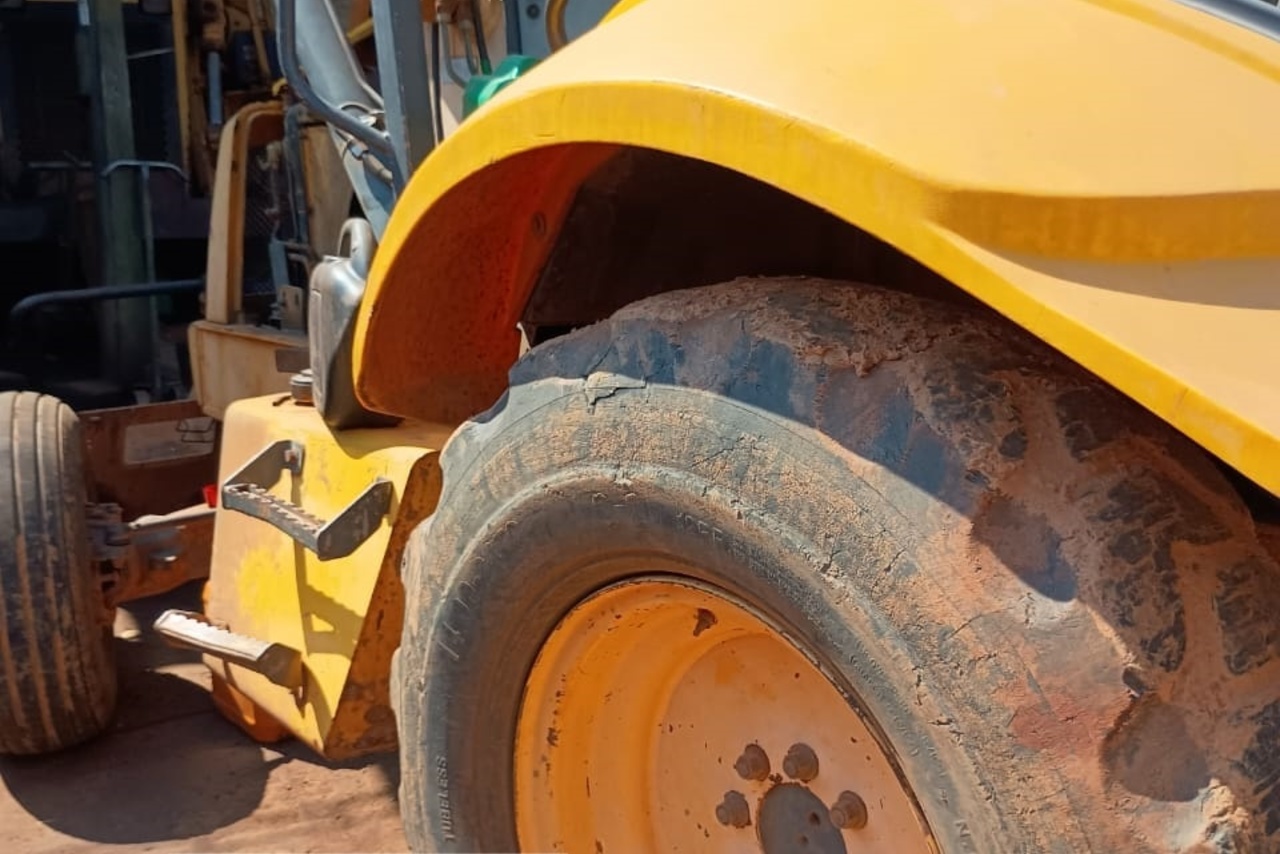 New Holland  LB90 - 07/07 11