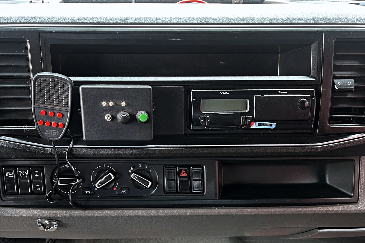 Volkswagen 11-180 Delivery  - 22/23 8
