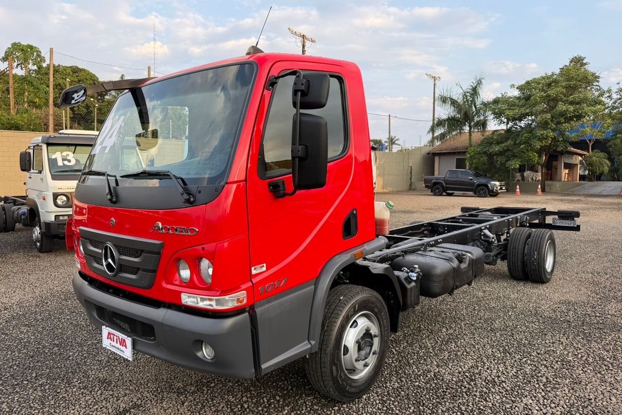 Mercedes Benz Accelo 1017 - 24/24 4