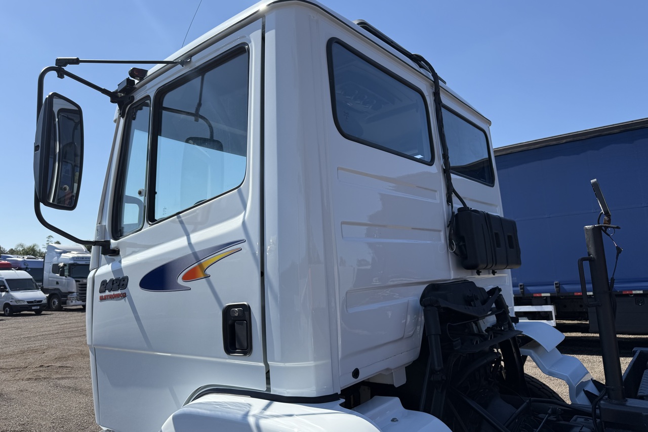 Mercedes Benz Atego 2428 - 03/03 7
