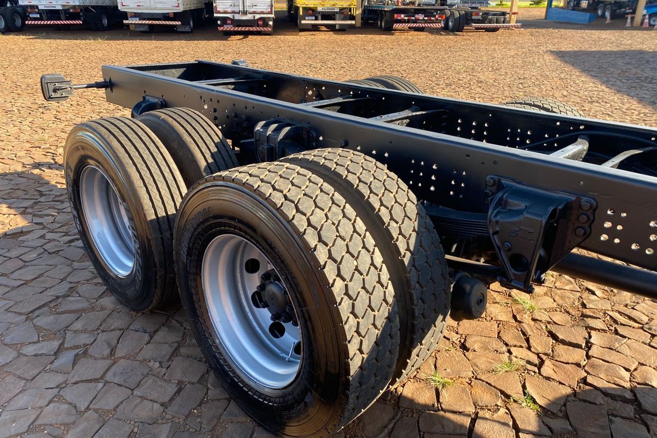 Volkswagen 24-280 E Constellation 8x2 - 13/13 11