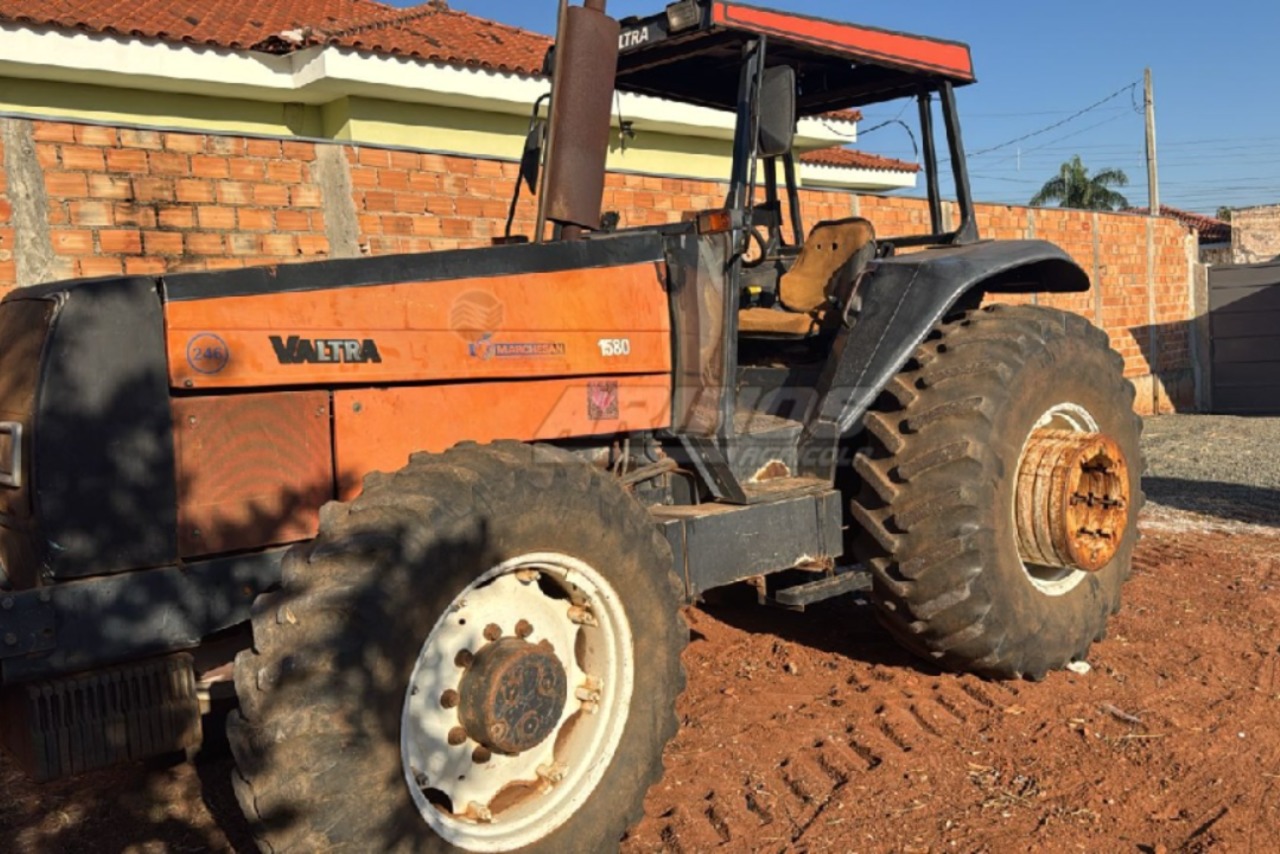 Valtra 1580 - 04/04 2