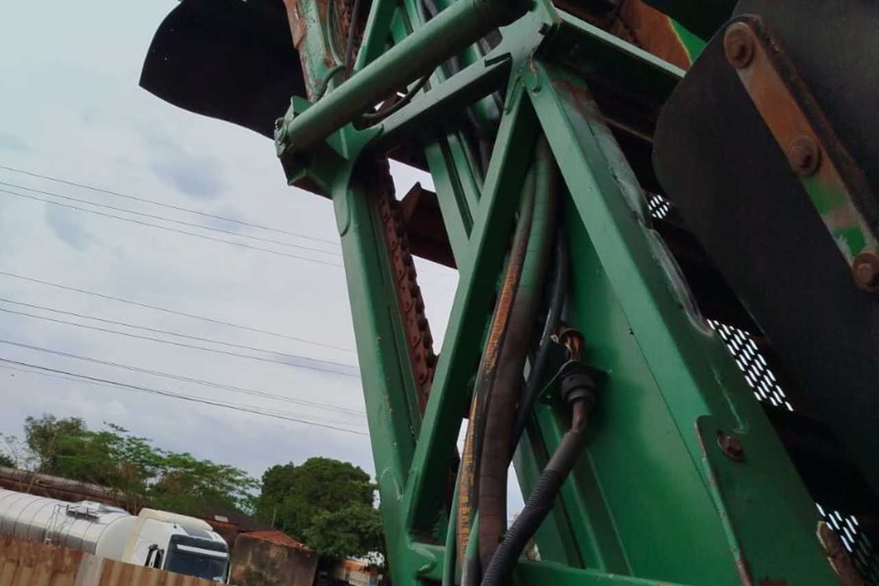 John Deere  CH570 - 18/18 8