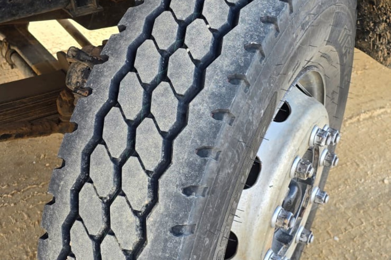 Ford Cargo2428 - 10/11 4