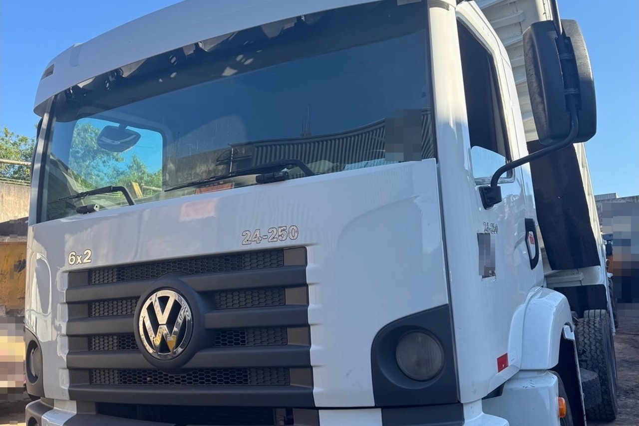 Volkswagen 24-250 E Constellation 3-Eixos - 09/09 2