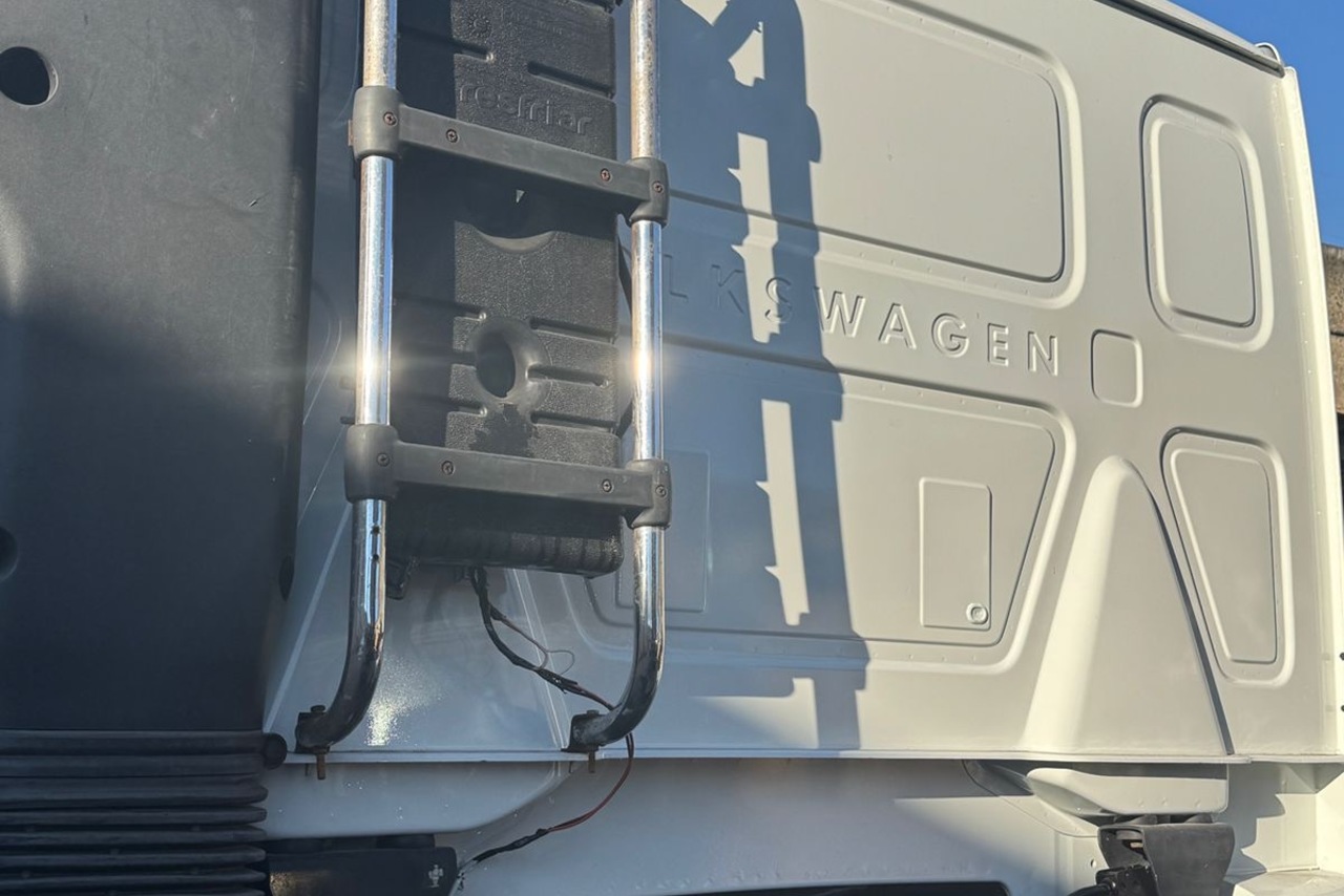 Volkswagen 24-250 E Constellation 3-Eixos - 09/09 6
