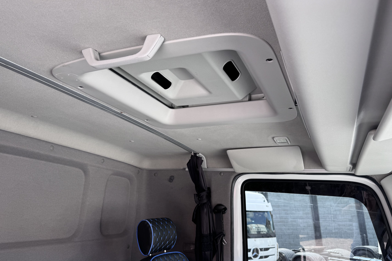 Volkswagen 24-280 E Constellation 8x2 - 22/23 3