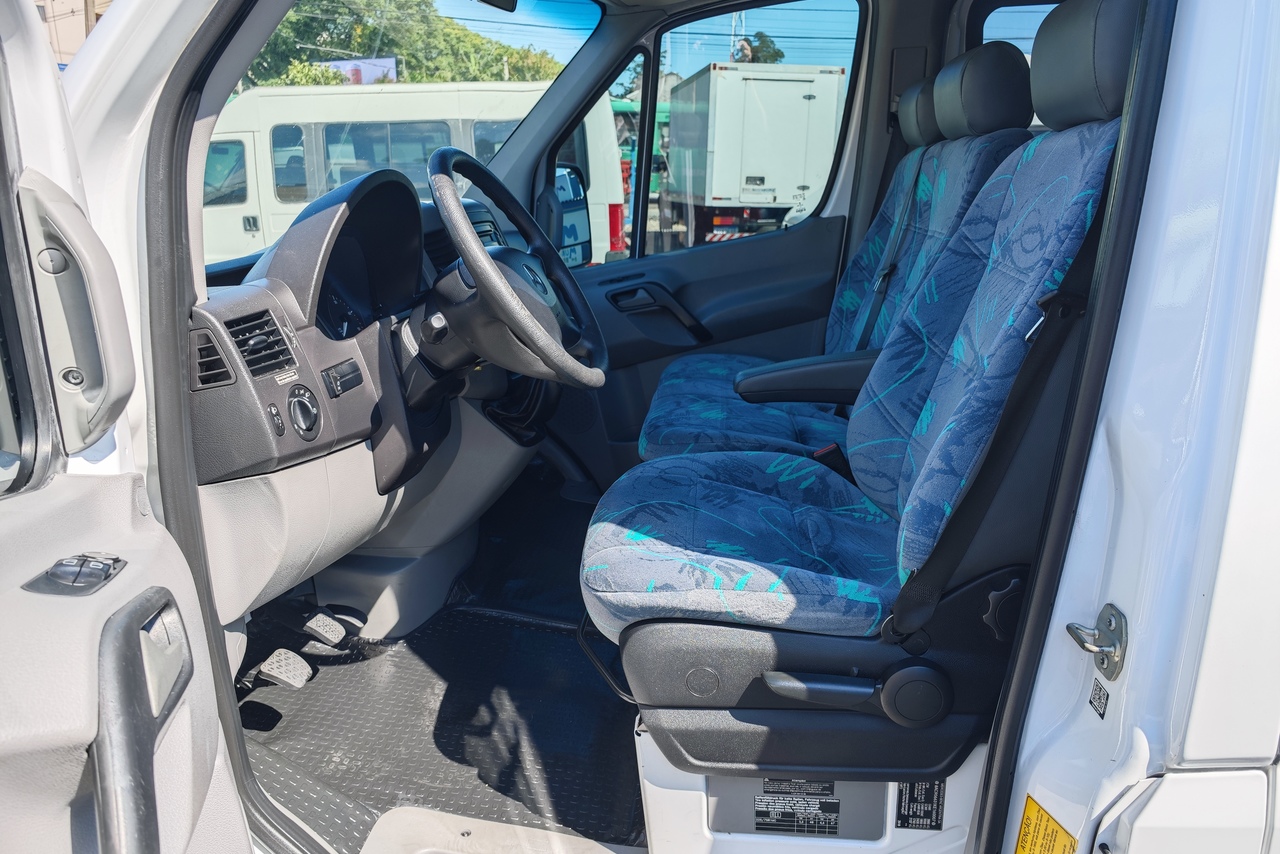Mercedes Benz Sprinter Executiva 415 - 18/19 15
