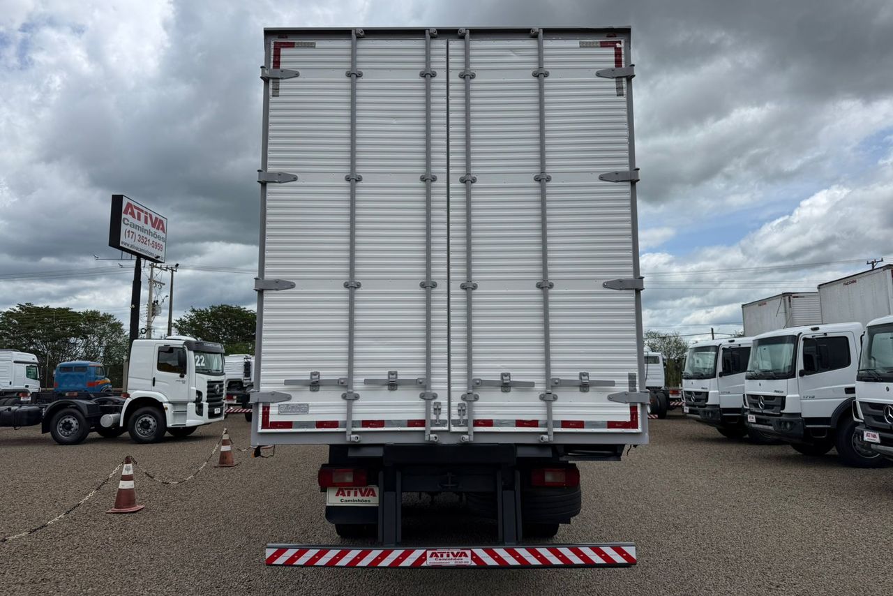 Volvo VM260 - 07/07 4