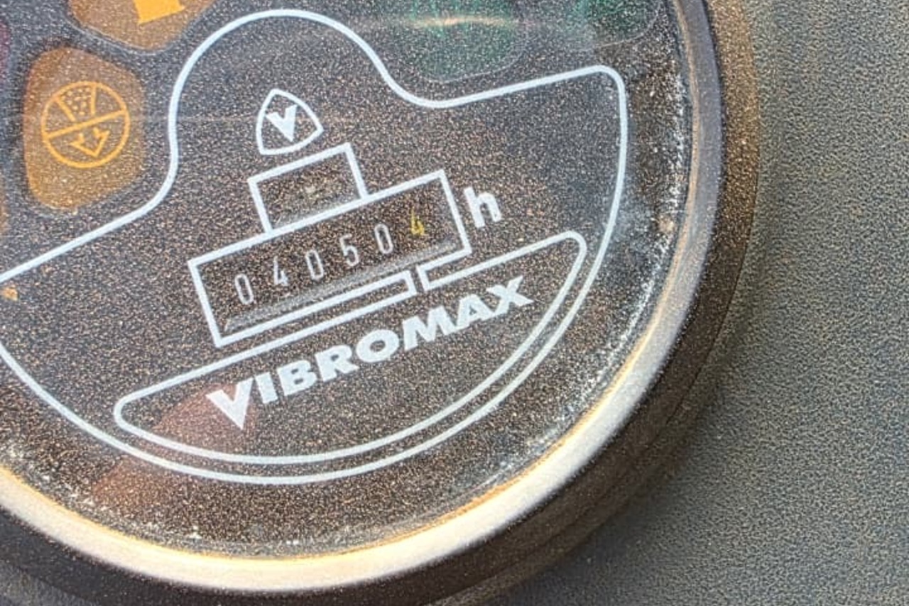 JCB Vibrador VM115 -  12