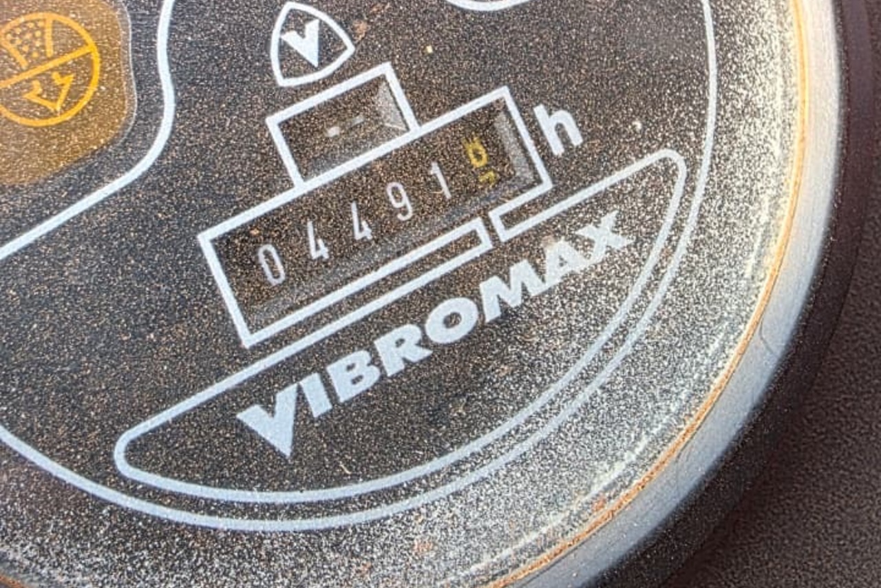 JCB Vibrador VM115 -  13