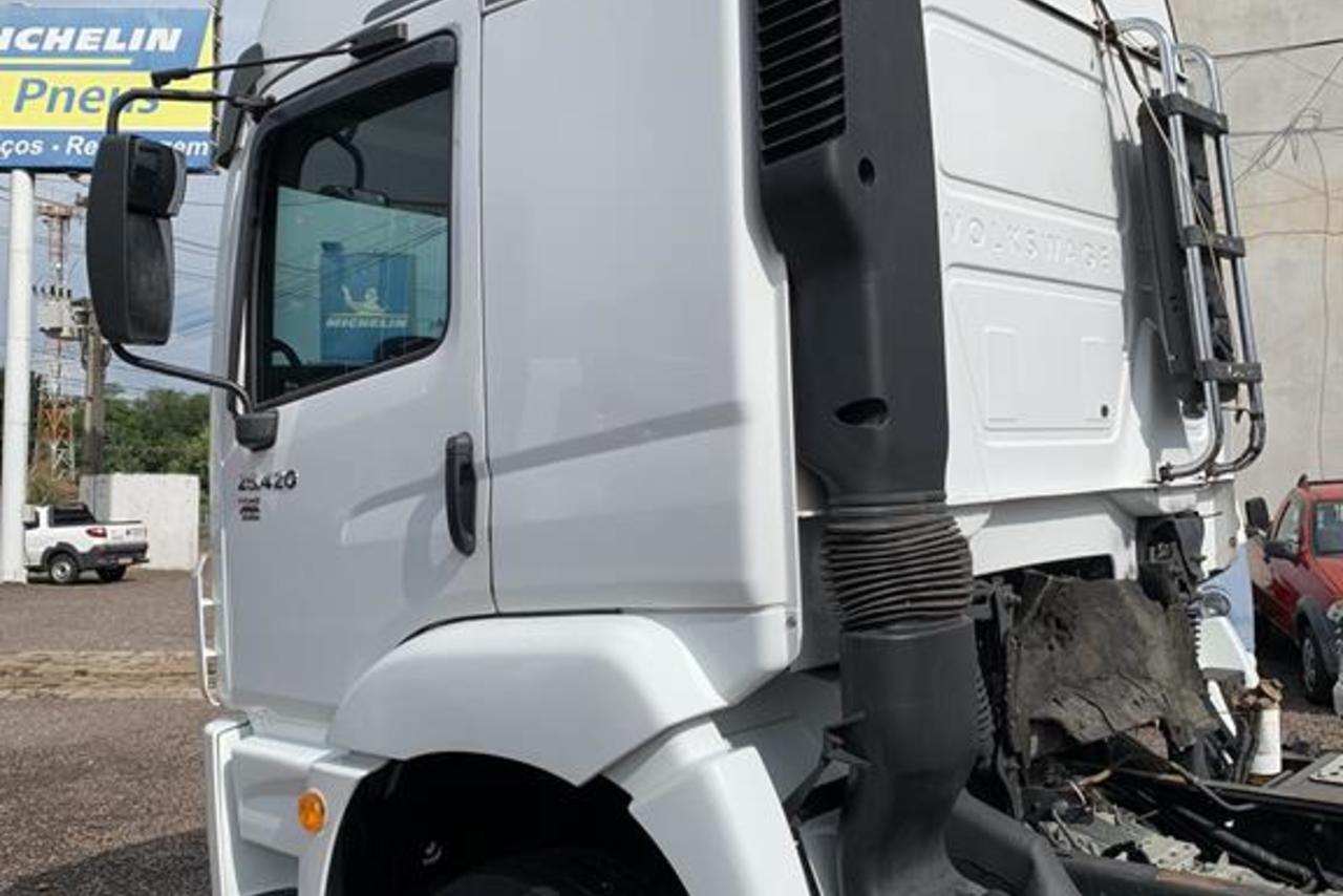 Volkswagen VW 25420 Constellation 6x2 - 18/19 2