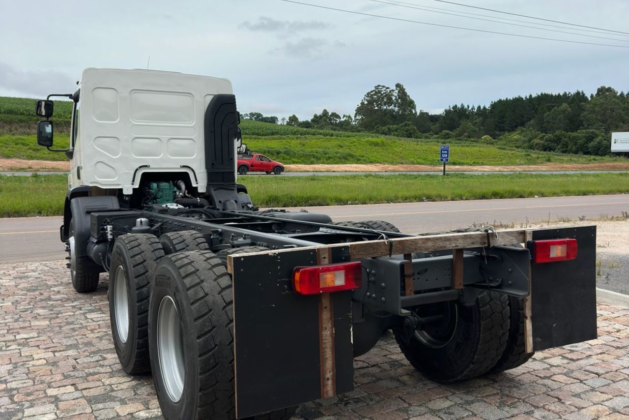 Volvo VM330 - 13/13 2