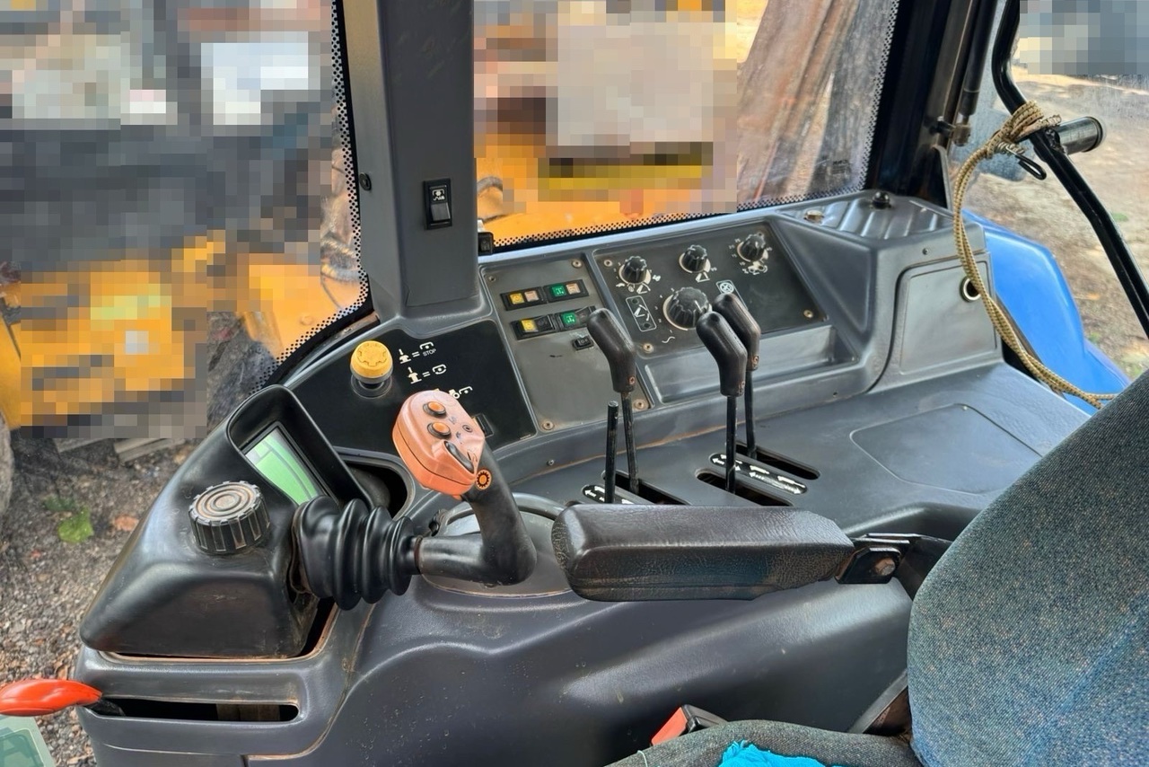 New Holland TM 7040 - 11/11 11