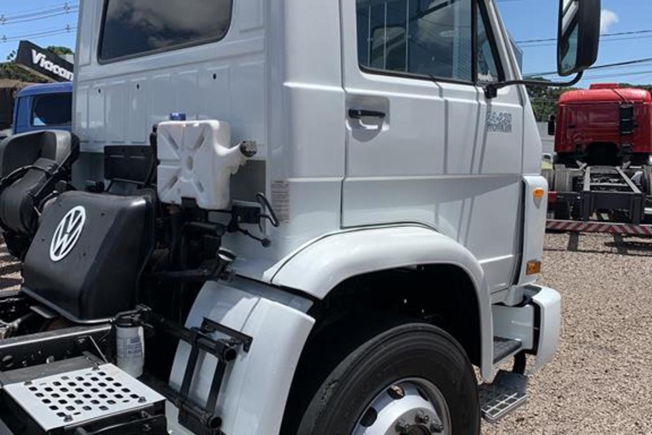 Volkswagen 24 220 - 11/11 10