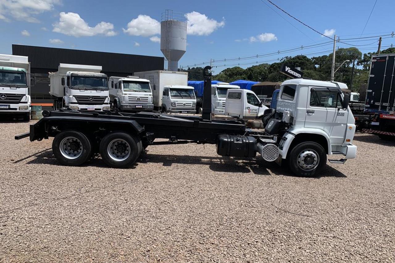 Volkswagen 24 220 - 11/11 13