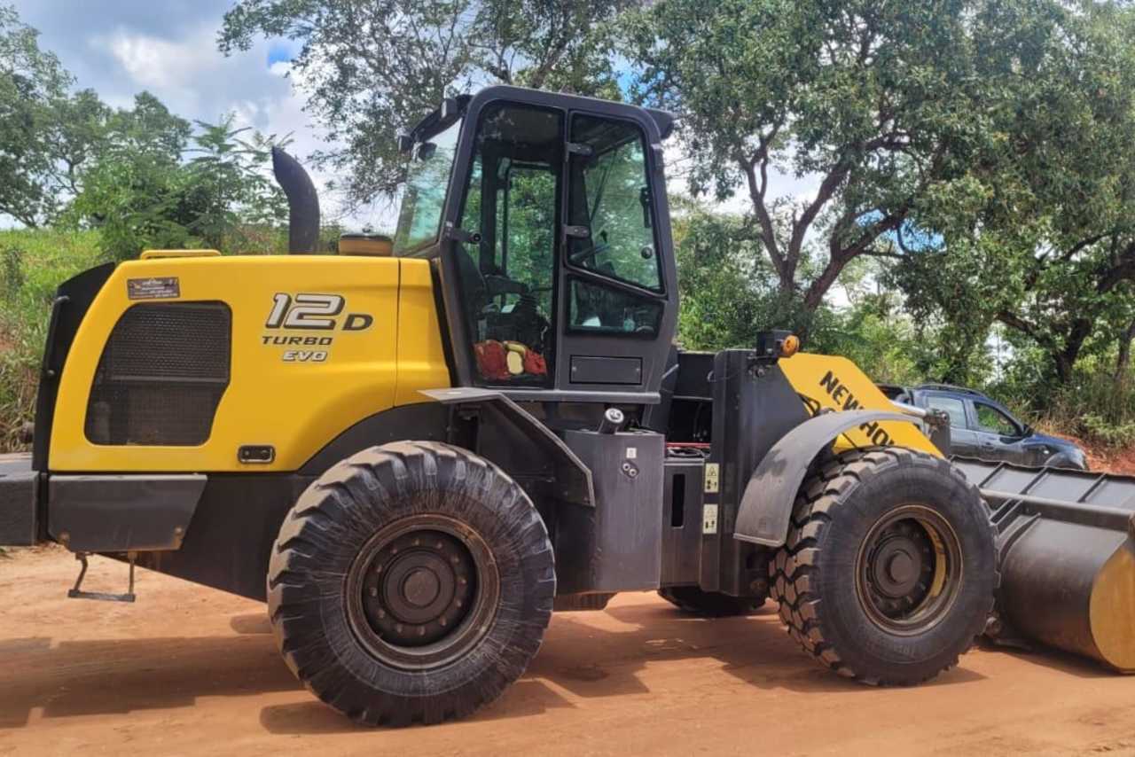 New Holland 12D - 20/20 2