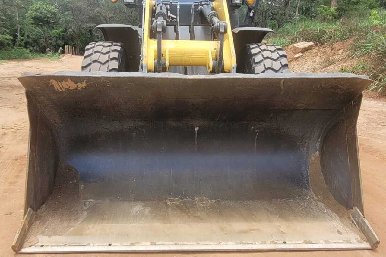 New Holland 12D - 20/20 3