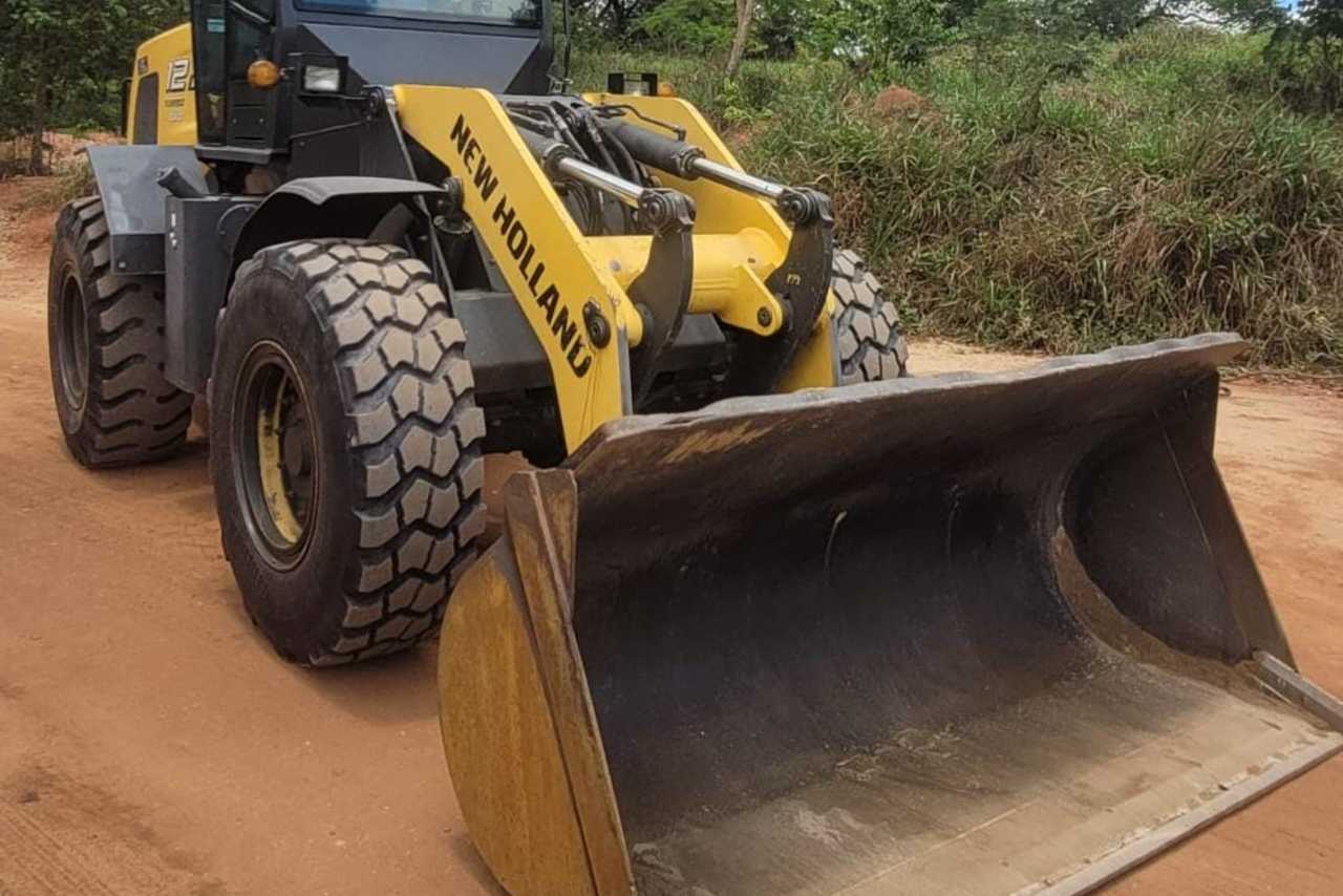 New Holland 12D - 20/20 8