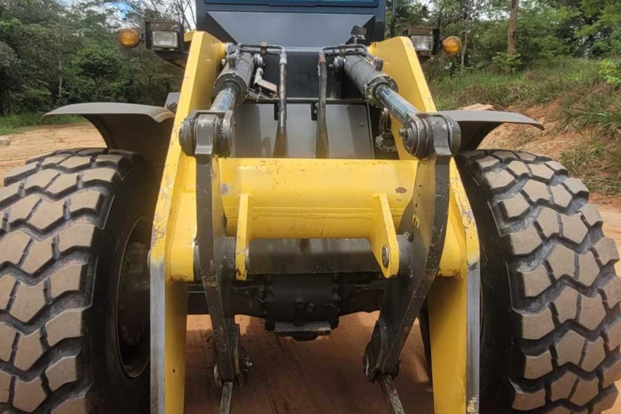 New Holland 12D - 20/20 9