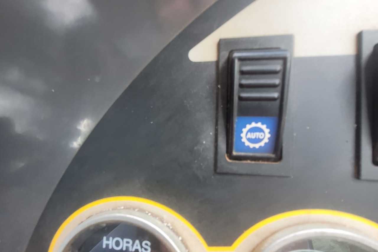 New Holland 12D - 20/20 12