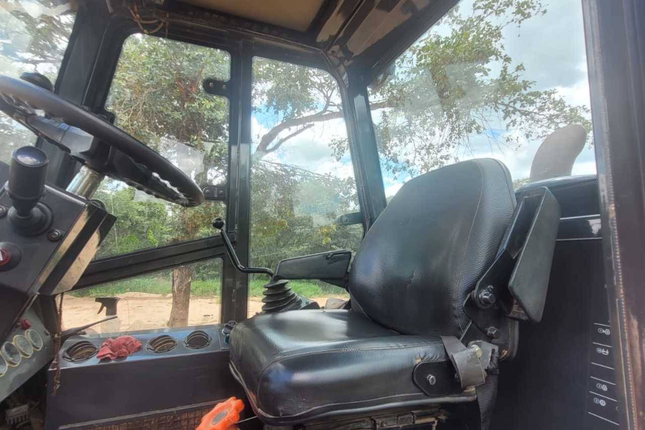 New Holland 12D - 20/20 13