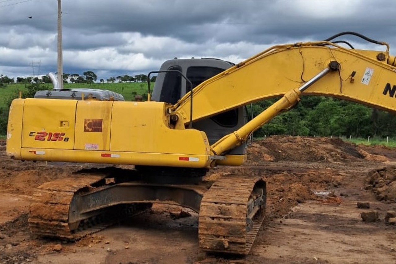 New Holland E215B - 10/10 2