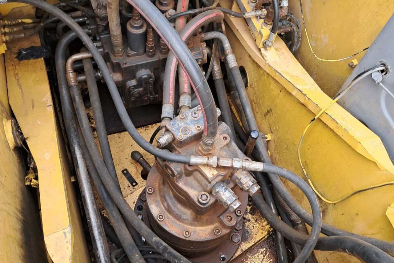 New Holland E215B - 10/10 5