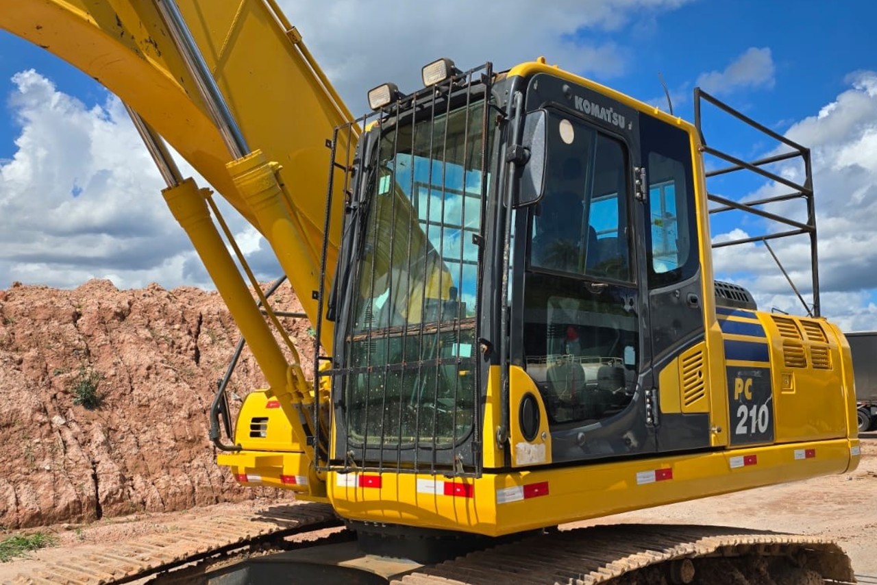 Komatsu PC210 - 20/20 5