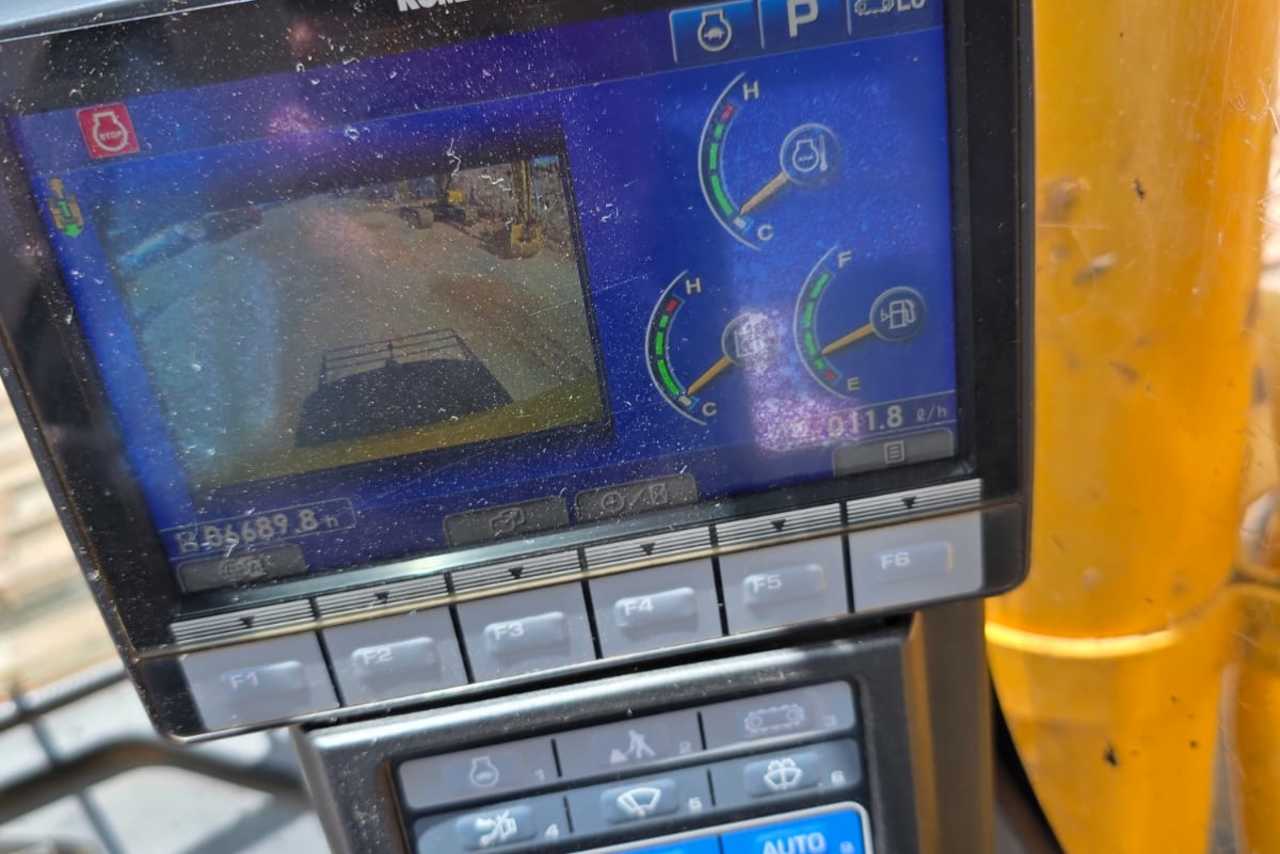 Komatsu PC210 - 20/20 6