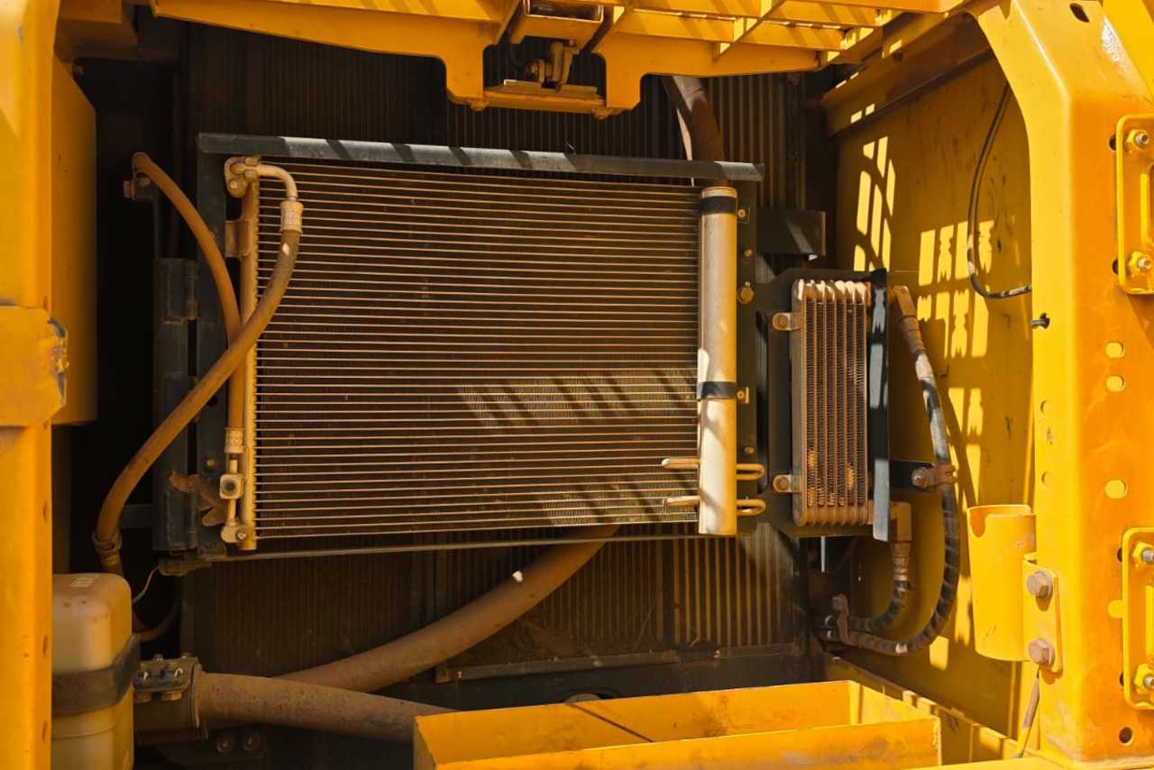 Komatsu PC210 - 20/20 9