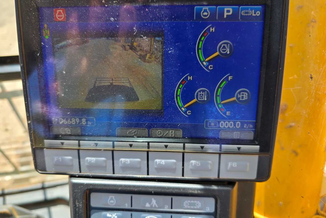 Komatsu PC210 - 20/20 13
