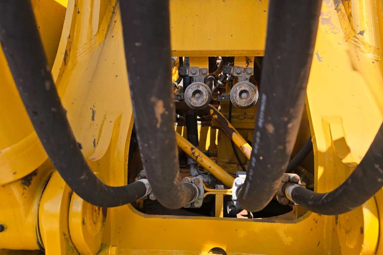 Komatsu PC210 - 20/20 16