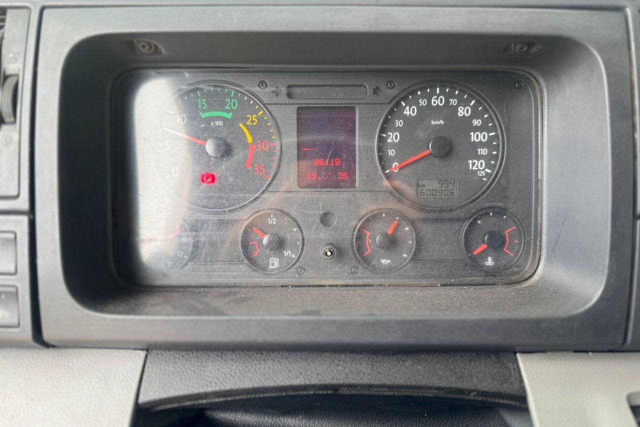 Volkswagen 24-250 E Constellation 3-Eixos - 08/08 8