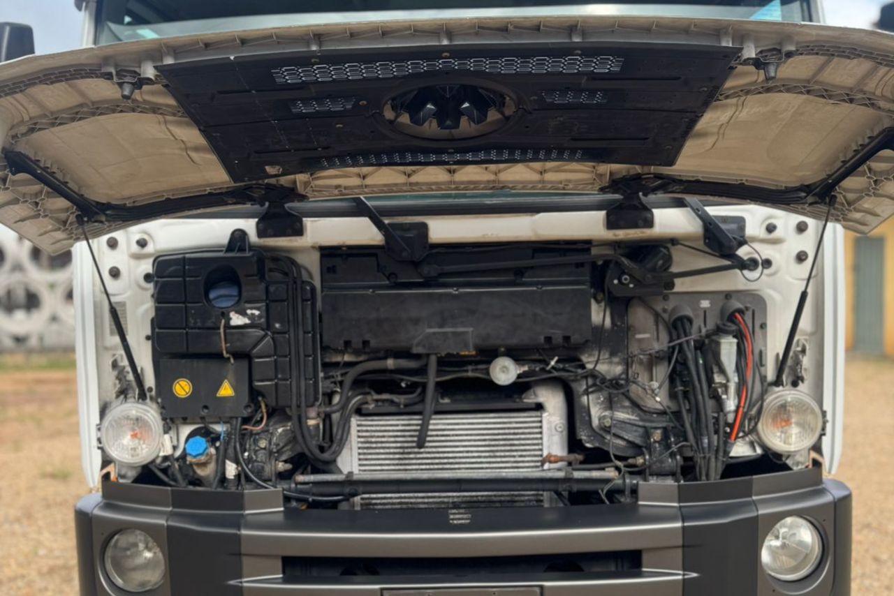 Volkswagen 24-250 E Constellation 3-Eixos - 08/08 9