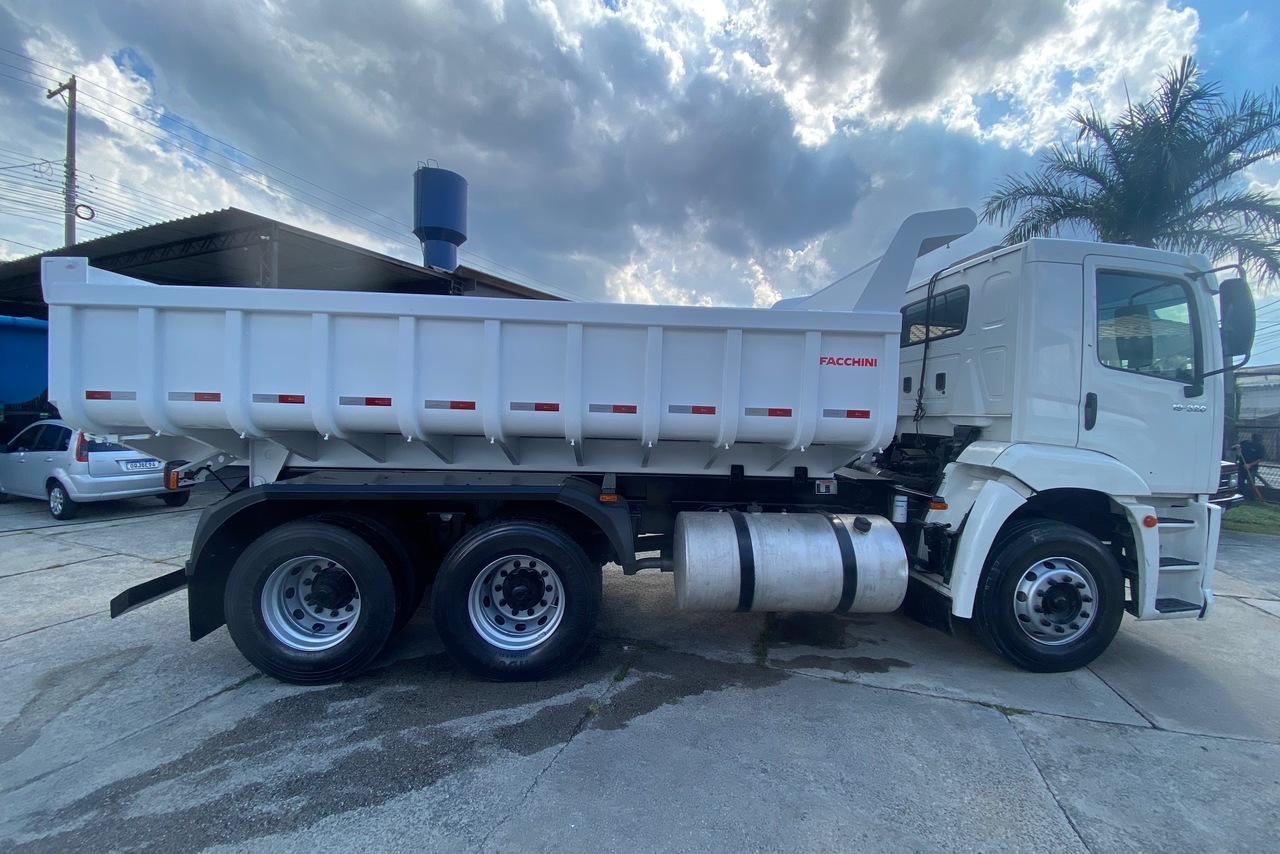 Volkswagen 19-320 Titan - 06/06 5