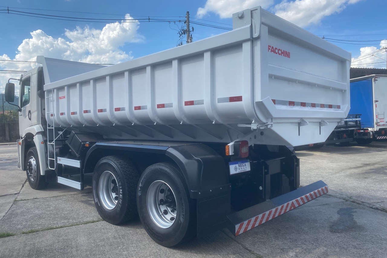Volkswagen 19-320 Titan - 06/06 10