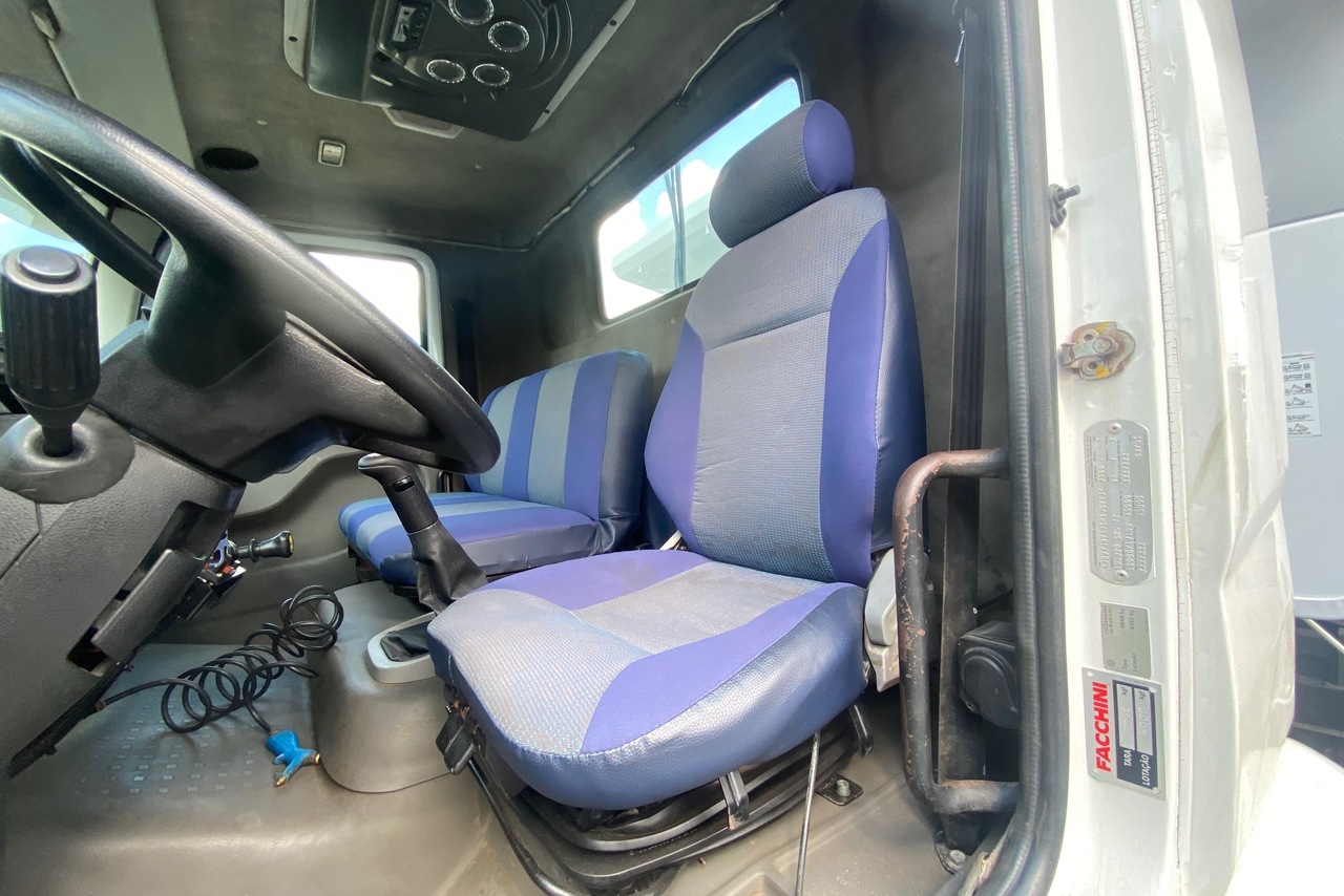 Volkswagen 19-320 Titan - 06/06 11