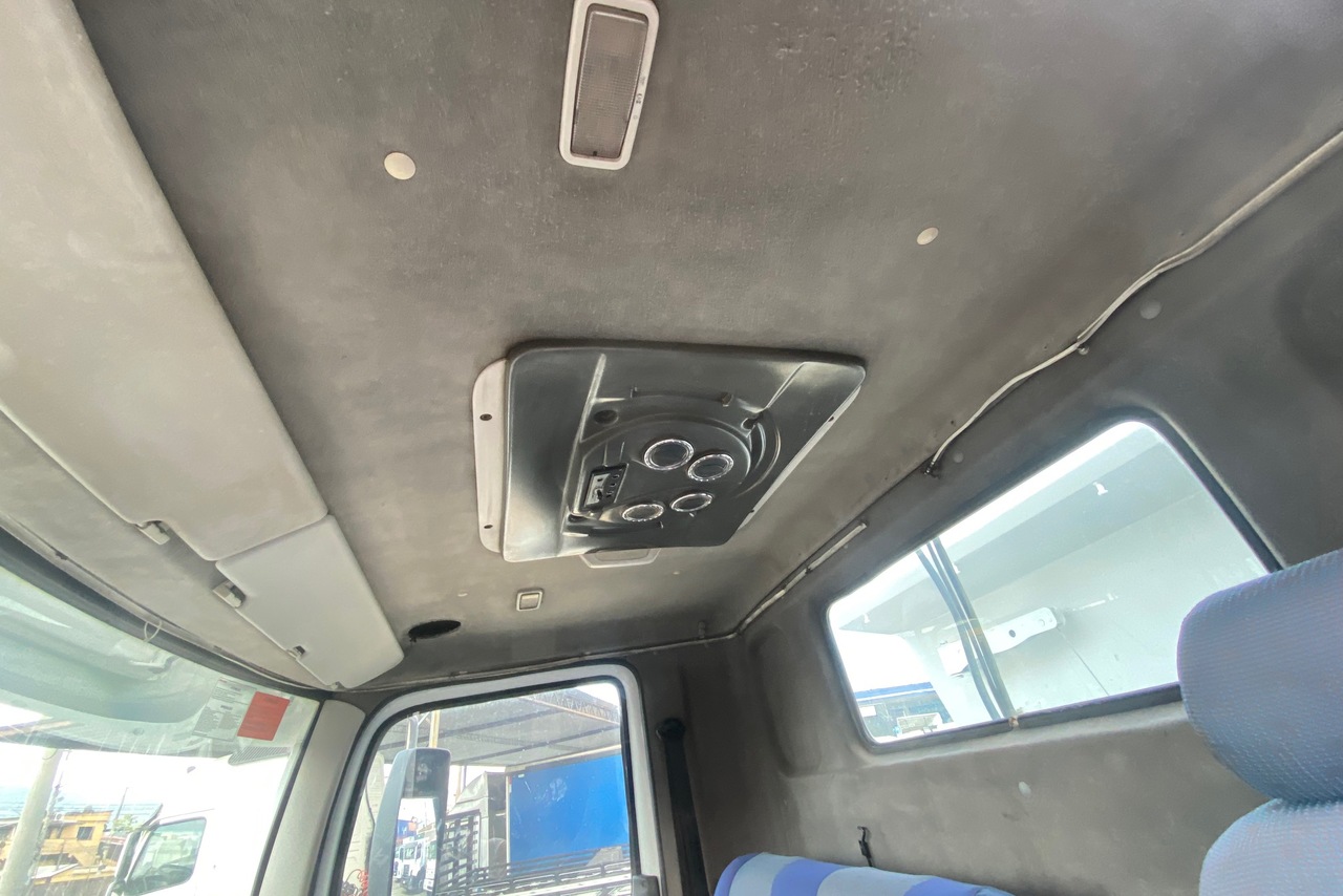 Volkswagen 19-320 Titan - 06/06 13
