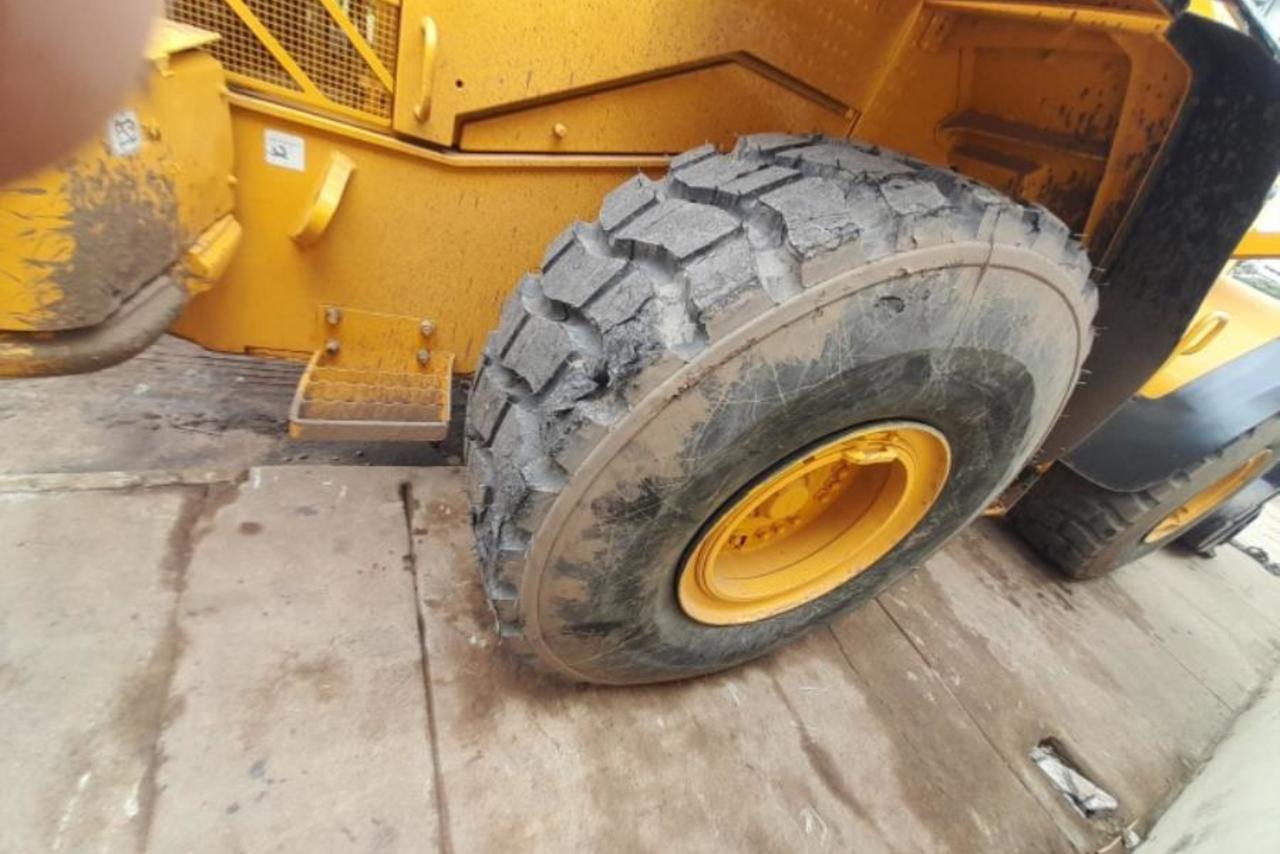 Volvo L120F - 29/20 8